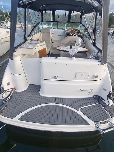 Larson 274 Cabrio Familjecruiser med stora uppdateringar 3 of 5