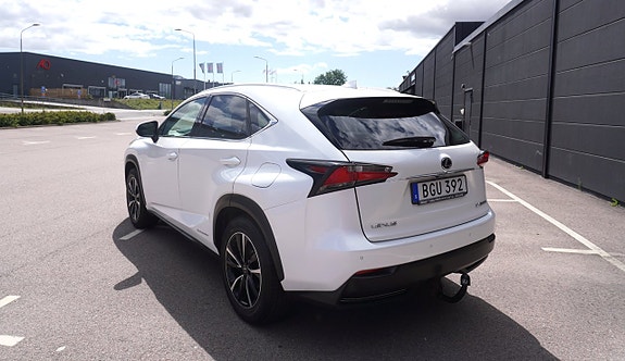 Lexus NX300h 3 of 5