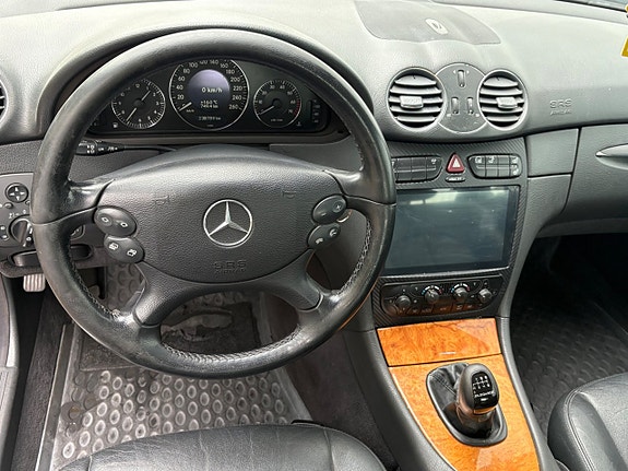Mercedes-Benz CLK240 12 of 15
