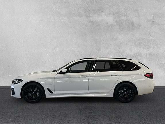 BMW 530e 2 of 5
