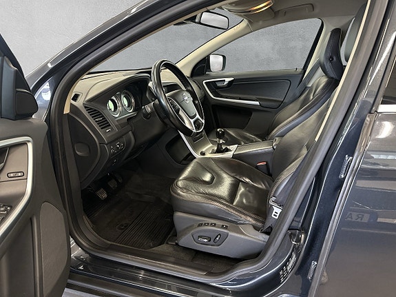 Volvo XC60 10 of 26
