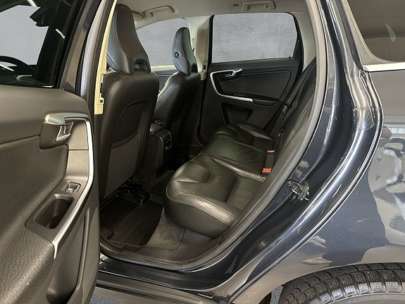 Volvo XC60 11 of 26