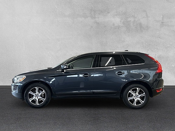 Volvo XC60 2 of 5