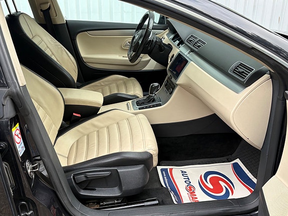 Volkswagen Passat CC 12 of 15