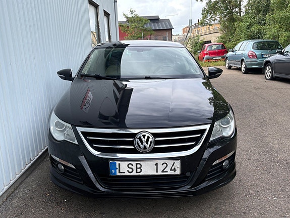 Volkswagen Passat CC 3 of 5