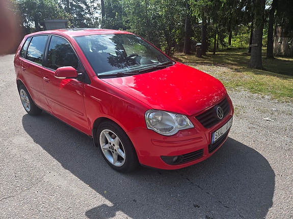 Volkswagen Polo 2 of 5