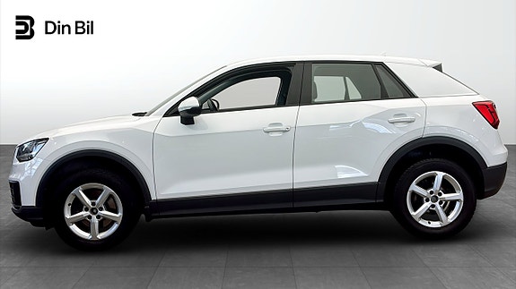 Audi Q2 2 of 5