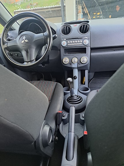 Mitsubishi Colt 5 of 5