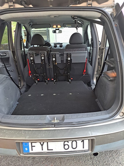 Mitsubishi Colt 2 of 5