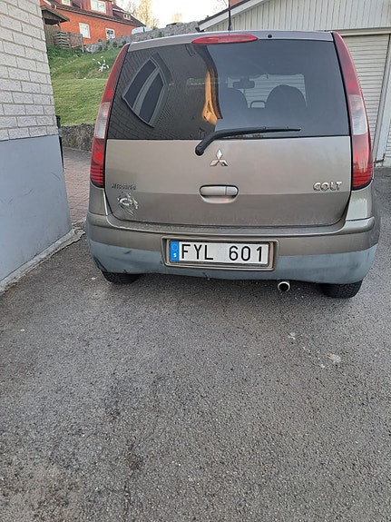 Mitsubishi Colt 3 of 5