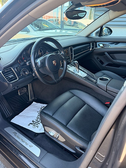 Porsche Panamera 4 10 of 19