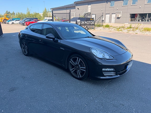 Porsche Panamera 4 7 of 19