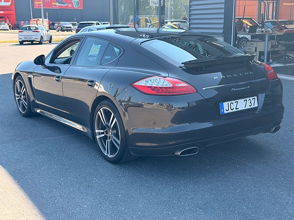 Porsche Panamera 4 3 of 19
