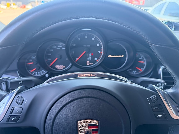 Porsche Panamera 4 14 of 19