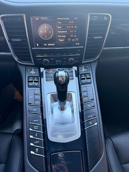 Porsche Panamera 4 15 of 19