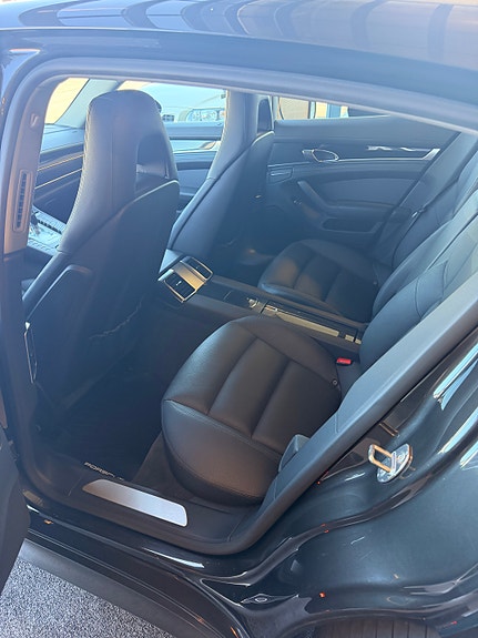 Porsche Panamera 4 11 of 19