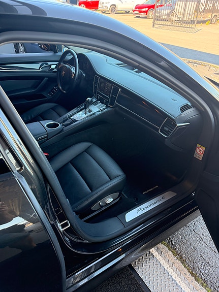 Porsche Panamera 4 12 of 19