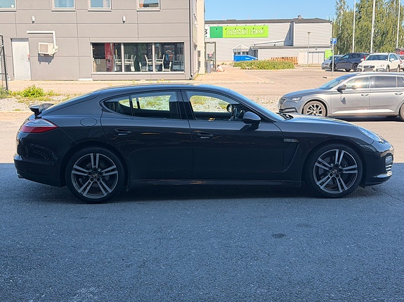 Porsche Panamera 4 6 of 19