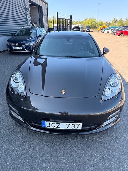 Porsche Panamera 4 8 of 19