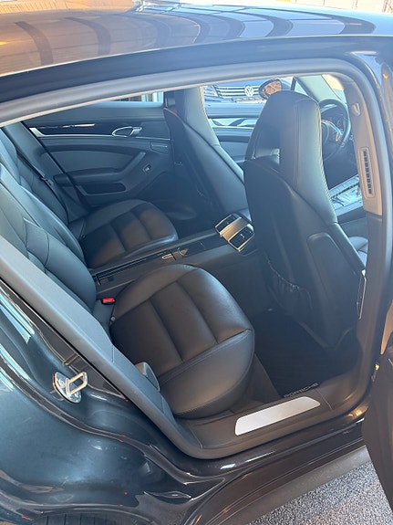 Porsche Panamera 4 13 of 19