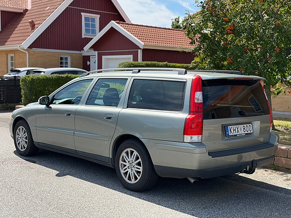 Volvo V70 4 of 5