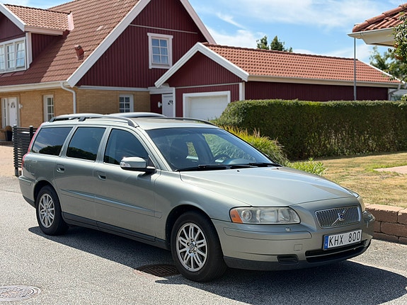 Volvo V70 2 of 5