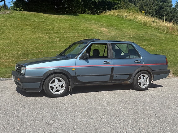 Volkswagen Jetta 2 of 5