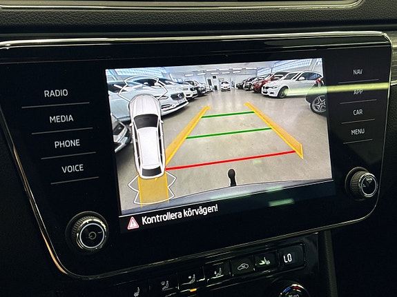 Skoda Superb 16 of 27