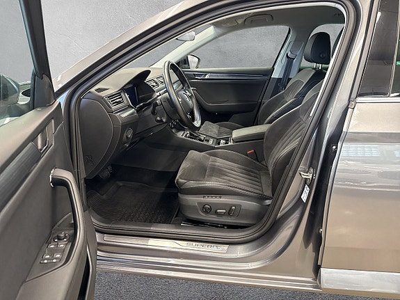 Skoda Superb 10 of 27