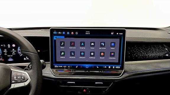 Volkswagen Passat 16 of 24