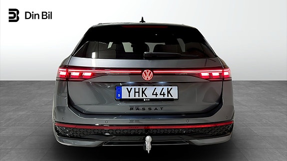 Volkswagen Passat 7 of 24