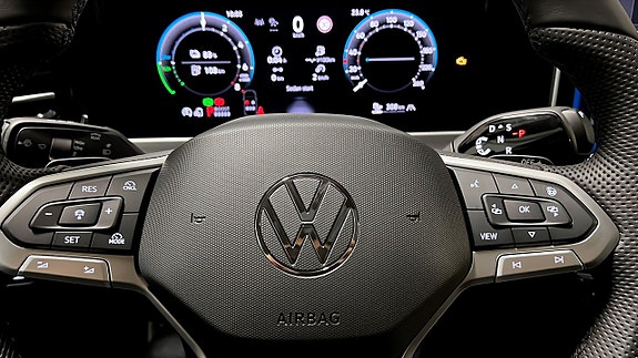 Volkswagen Passat 12 of 24