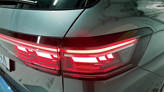 Volkswagen Passat 8 of 24