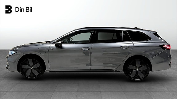 Volkswagen Passat 4 of 24