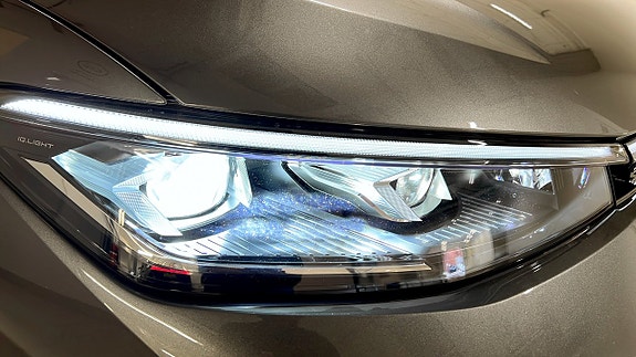 Volkswagen Passat 3 of 24