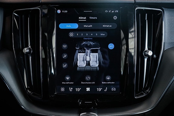 Volvo XC60 13 of 27