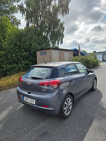 Hyundai i20 2 of 4