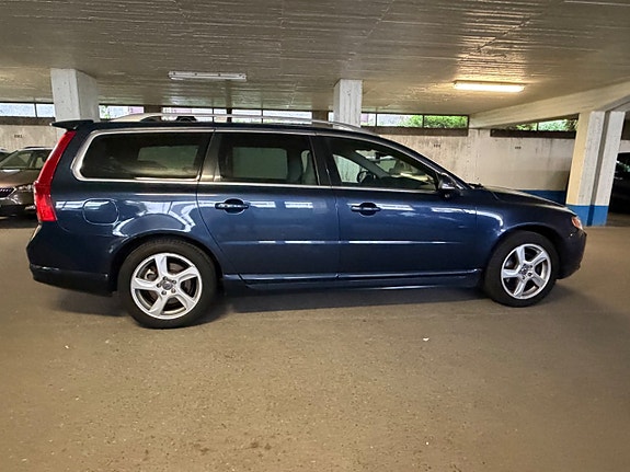 Volvo V70 8 of 25