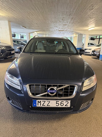 Volvo V70 3 of 5
