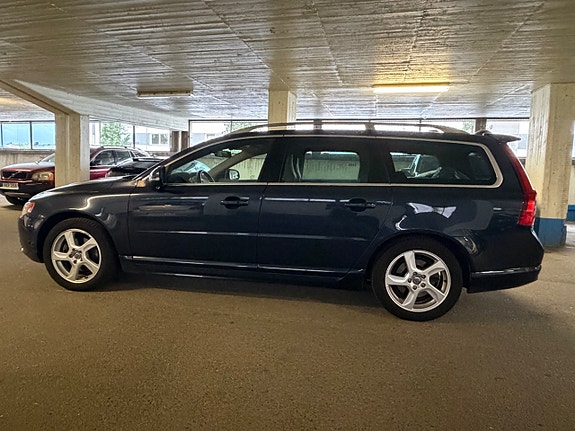Volvo V70 4 of 5