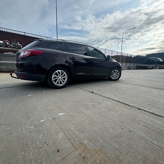Renault Megane III 3 of 5