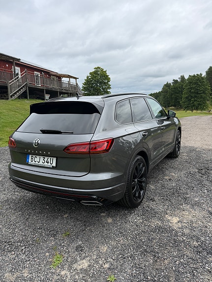 Volkswagen Touareg 3 of 5