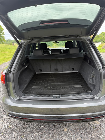 Volkswagen Touareg 5 of 5