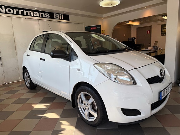 Toyota Yaris 5 of 24