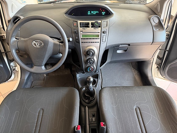 Toyota Yaris 17 of 24