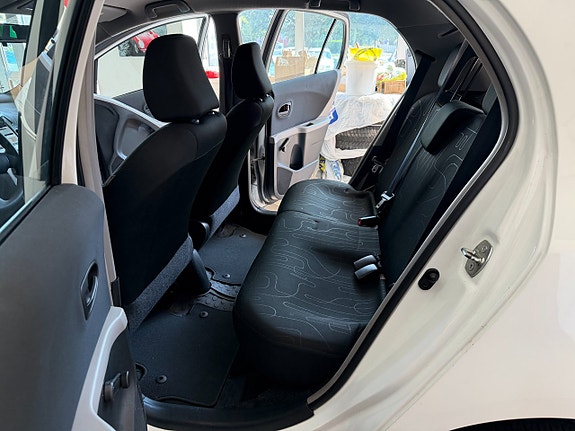 Toyota Yaris 20 of 24