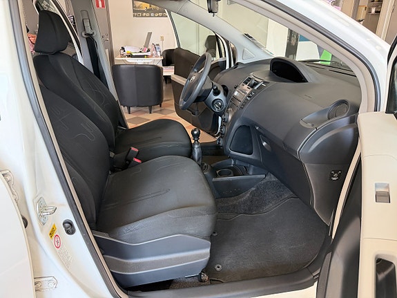 Toyota Yaris 15 of 24
