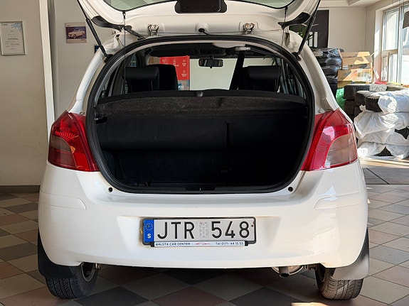 Toyota Yaris 9 of 24