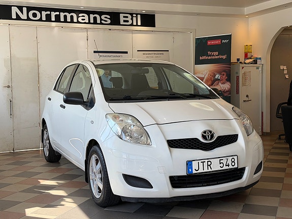 Toyota Yaris 3 of 24