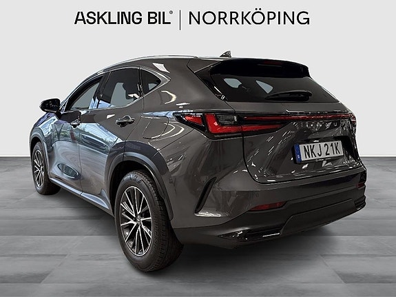 Lexus NX450h+ 2 of 10